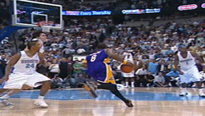 科比顶着两个人的防守！中投绝杀掘金！