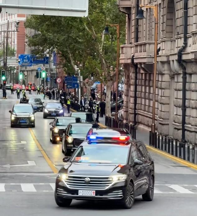 大上海同日来了两位总理
       据报道，就在今天，美丽的大上海同时迎来了欧