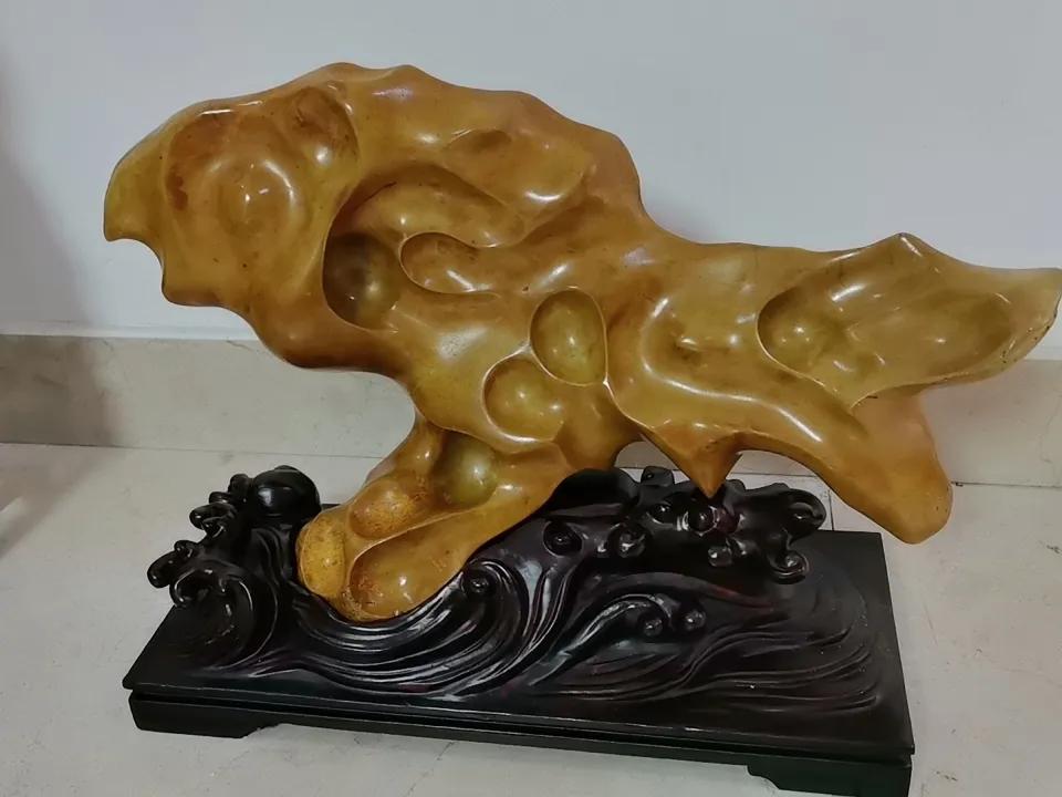 北丹石：《阴阳鱼》或称《阴阳兽鱼》景。
《阴阳兽鱼》来于广西来宾北丹红水河亿年天