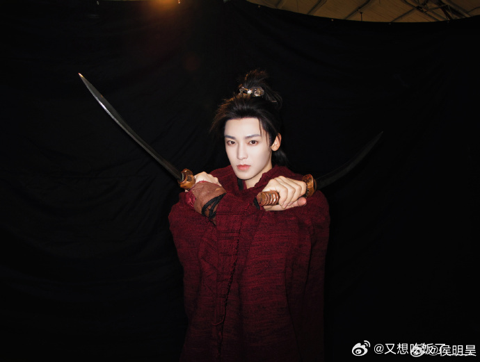 侯明昊碧血蝉杀青长文侯明昊把杨无间的“反差萌”写活了！看似率真却内心沉重，没有神