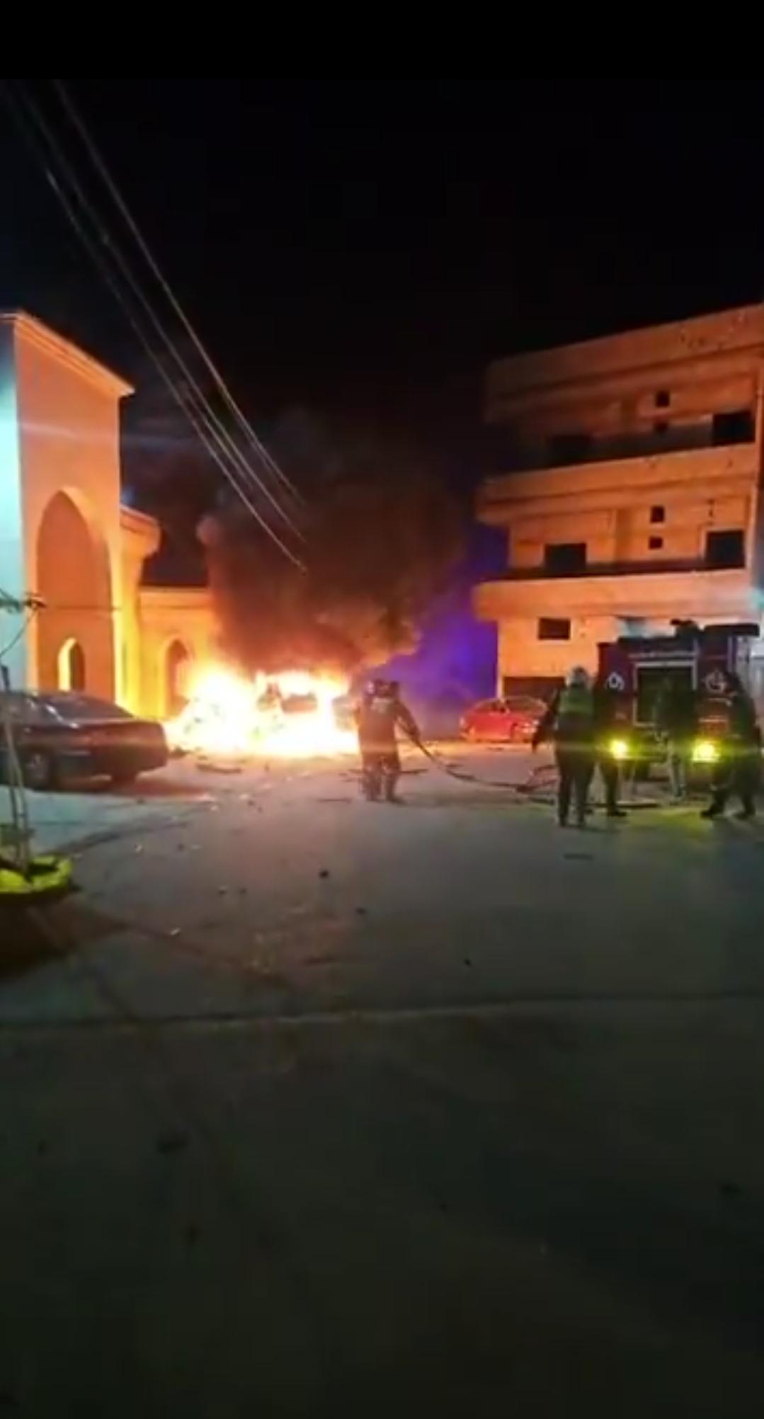 新闻快讯——有报道称，以色列空军对黎巴嫩南部提尔省詹纳塔镇一辆载有真主党武装人员