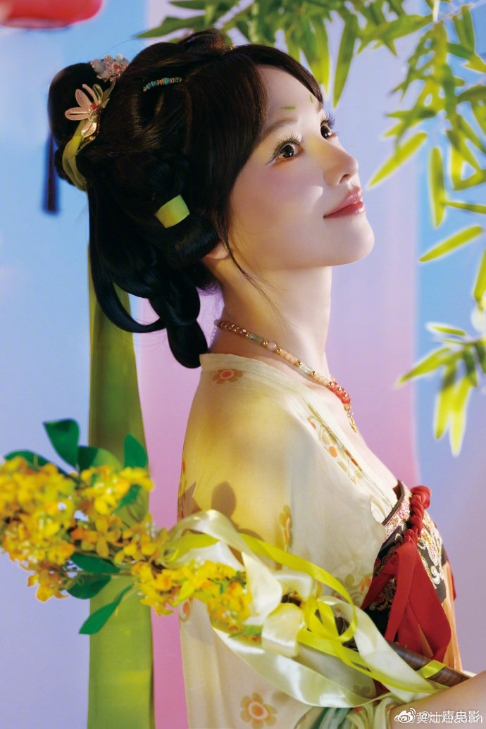 黄灿灿十月没有争取到进组的工作 敢于把不如意的近况讲出来，没有只报喜不报忧，对粉