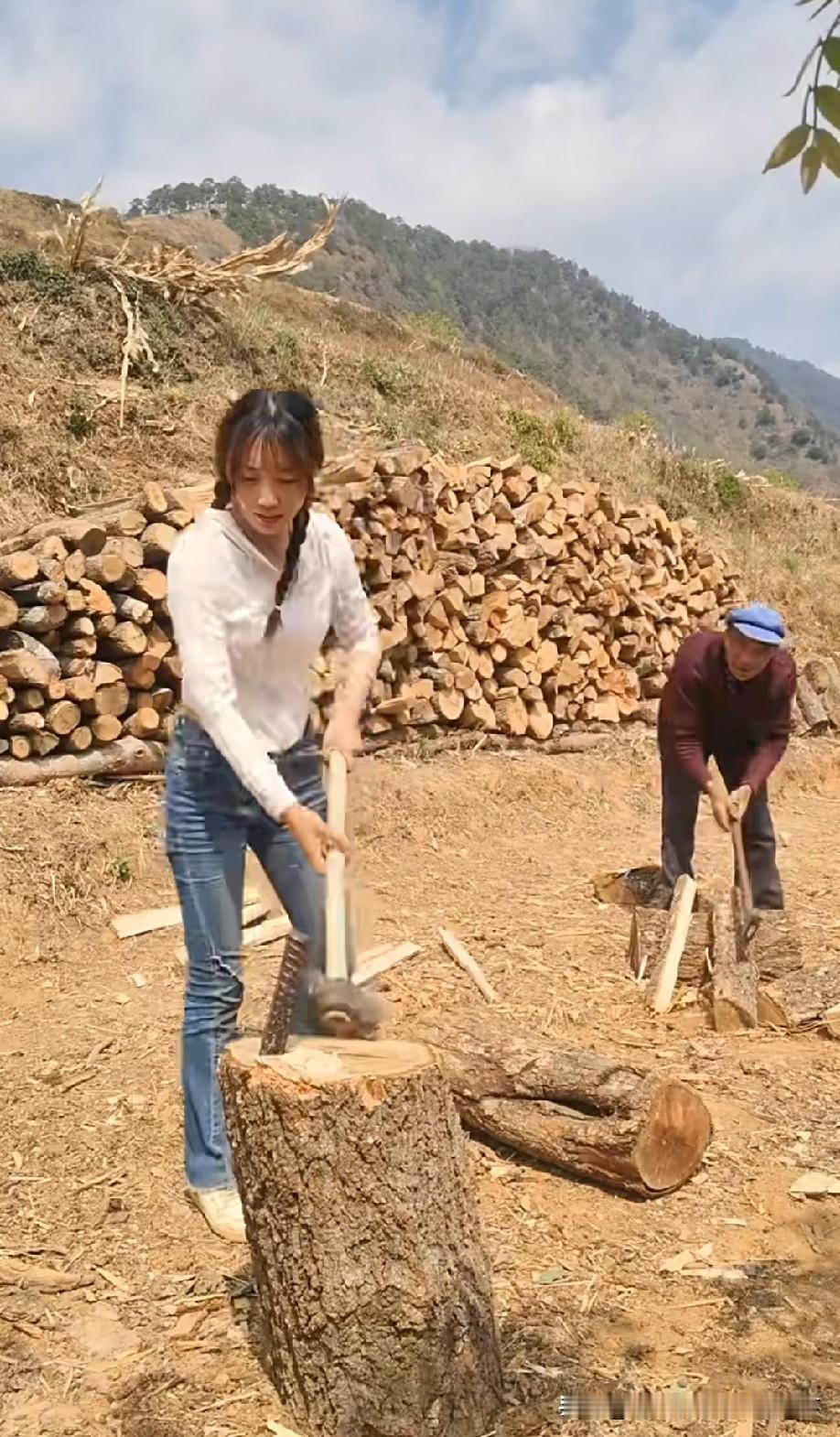 分担农活替父母，
劈柴才知父母苦。
躬行方晓谋生难，
寸草常怀养育恩。