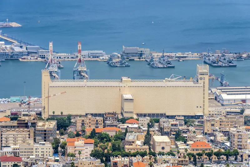 毕竟军工企业，原本就是为了战争准备的。只有打击军工企业，才能彻底摁死以色列反扑的