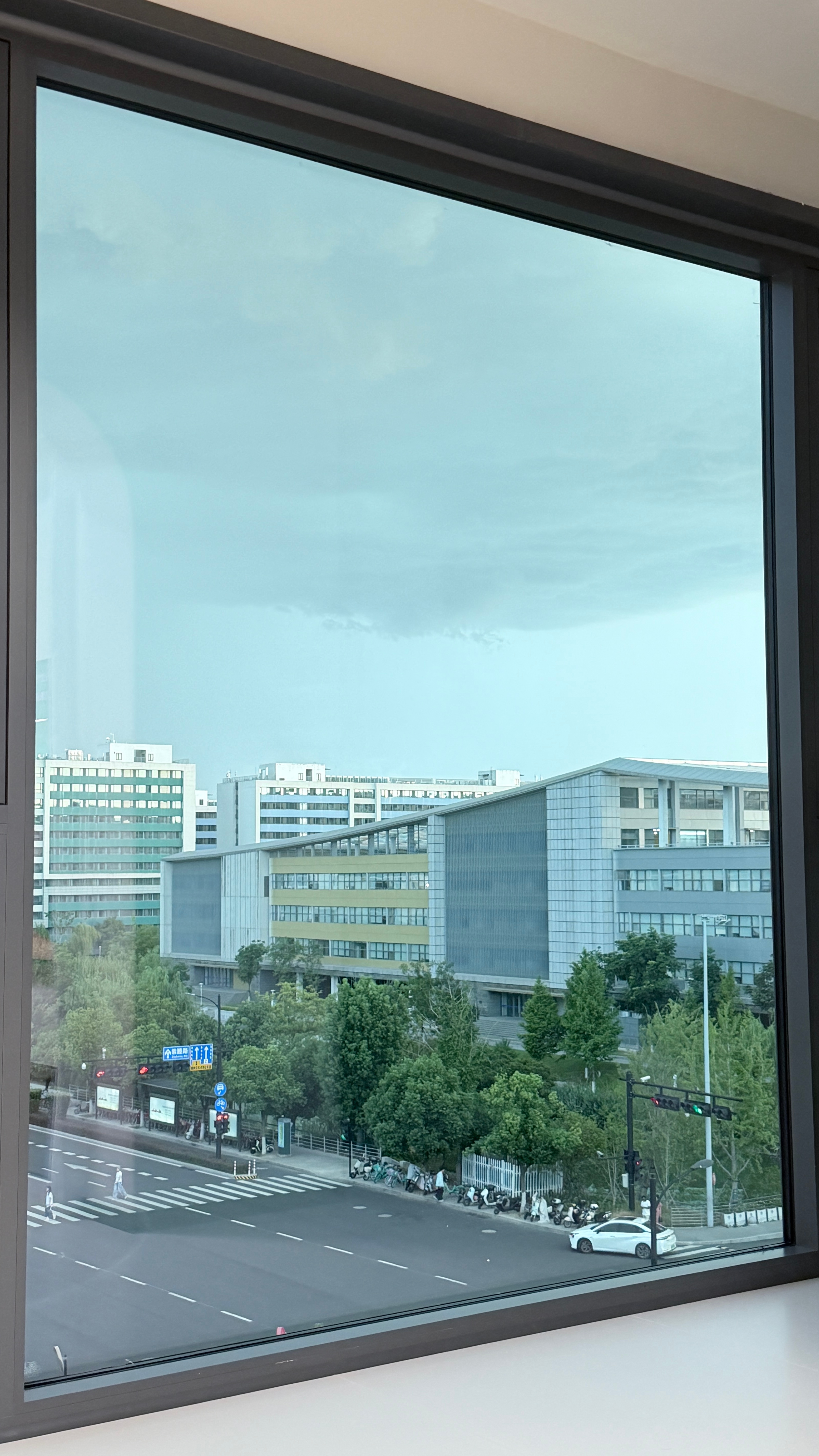 大落地窗不同时刻 