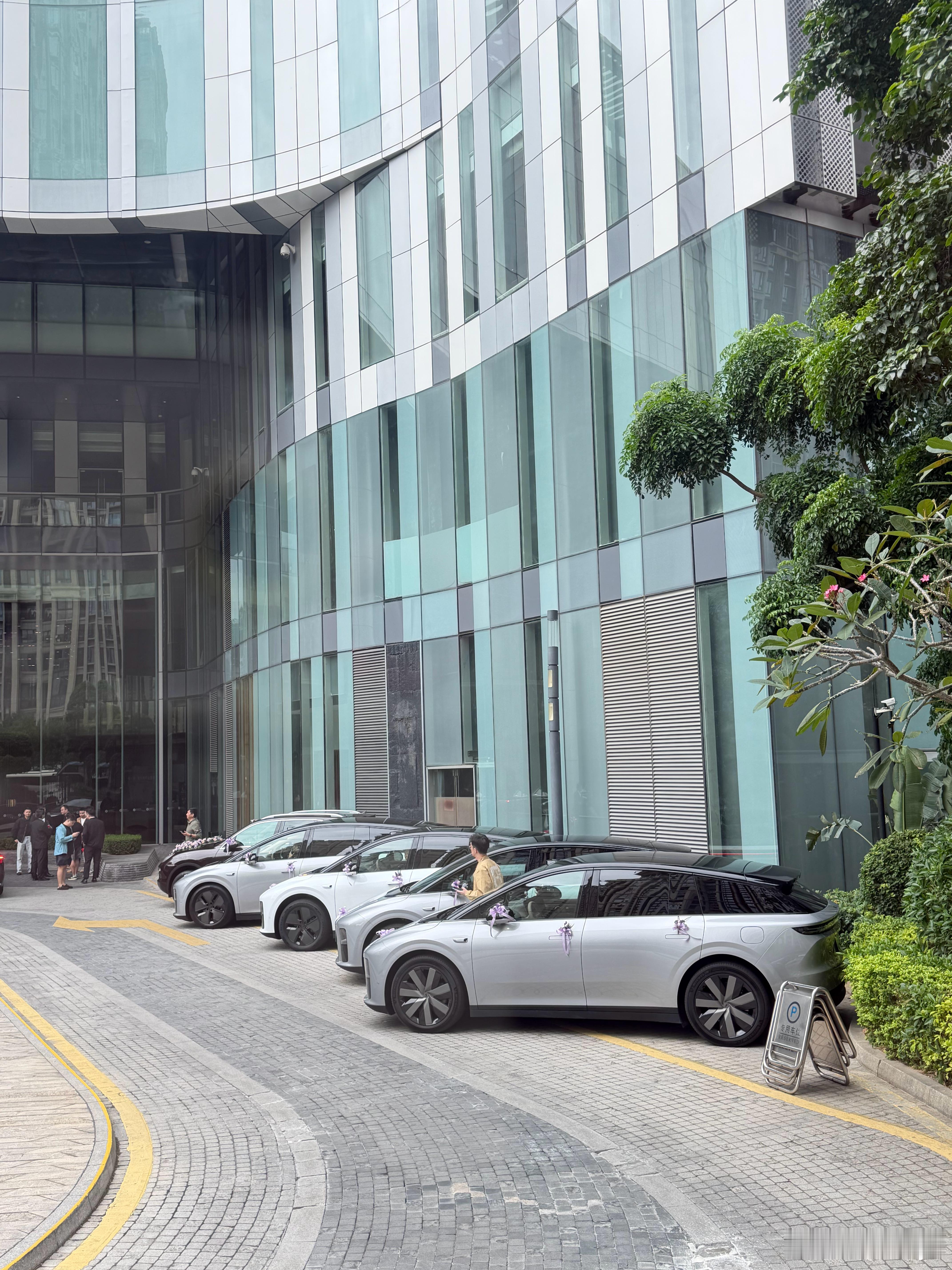 头一次见到用理想做婚车“还挺理想”😉