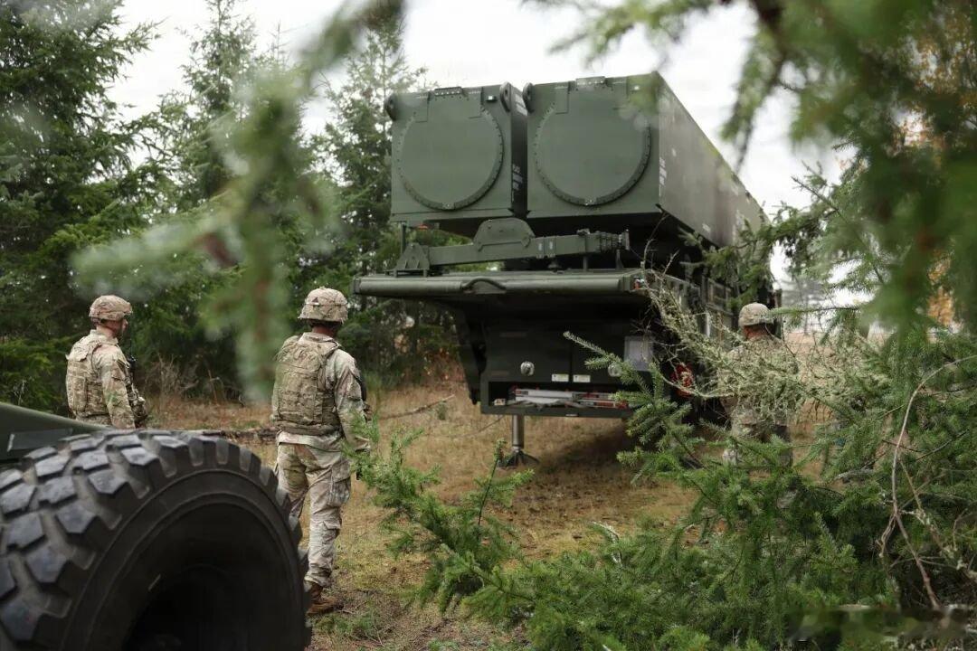 美军还在等弹近日，美军发布了暗鹰高超弹部队训练图。暗鹰是射程3500+km的“助