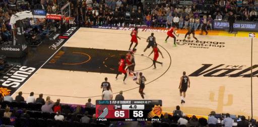 打疯了！格林精彩3+1打懵开拓者！
在今天NBA常规赛太阳对阵开拓者的上半场比赛