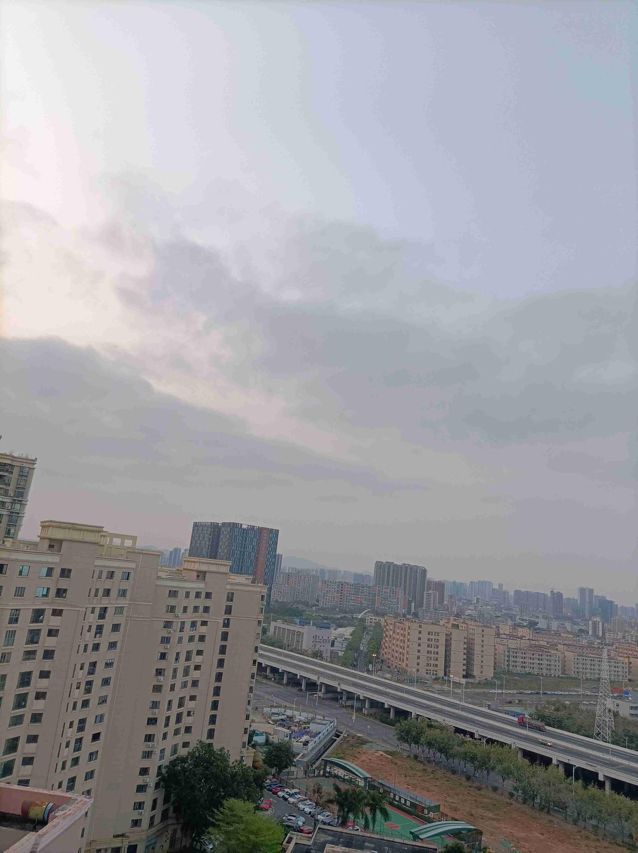 我的今日状态：😁轻松愉快
我这里的天气：☀️晴天:深圳今日多云转晴，气温14度