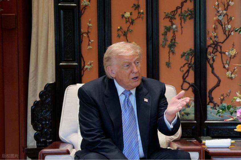 访华结束不到48小时，特朗普正式表态台海，反台独但留下两个大坑。从中国回到美国后