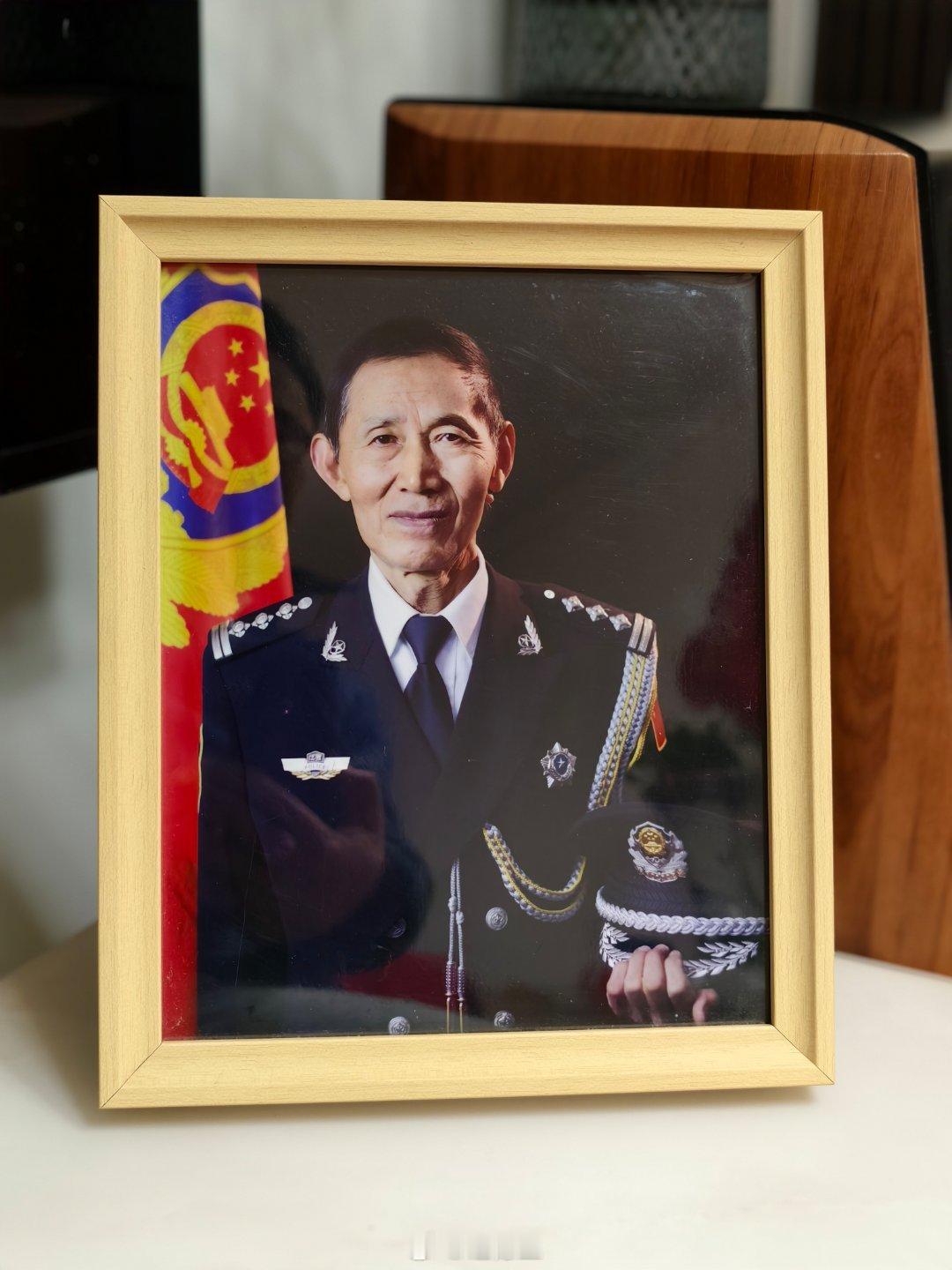 我老爹年轻时比我帅多了，现在是真老了