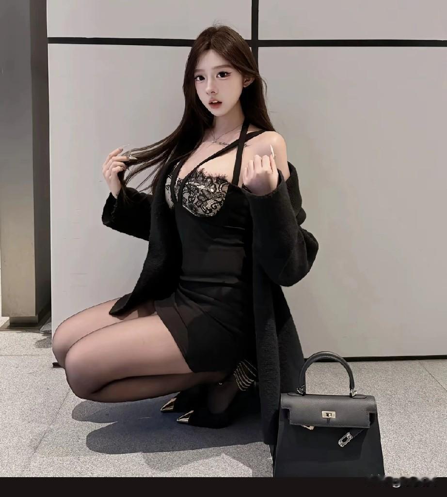 闲着没事来个自拍[呲牙]，19岁了还是单身