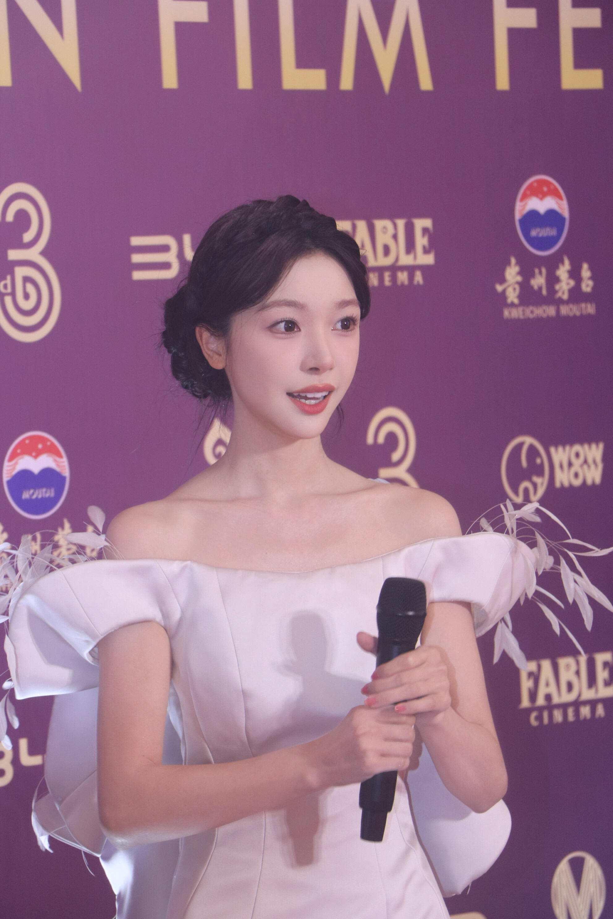 易梦玲盘发好乖啊 想看她演的天鹅湖…🦢 ​​​
