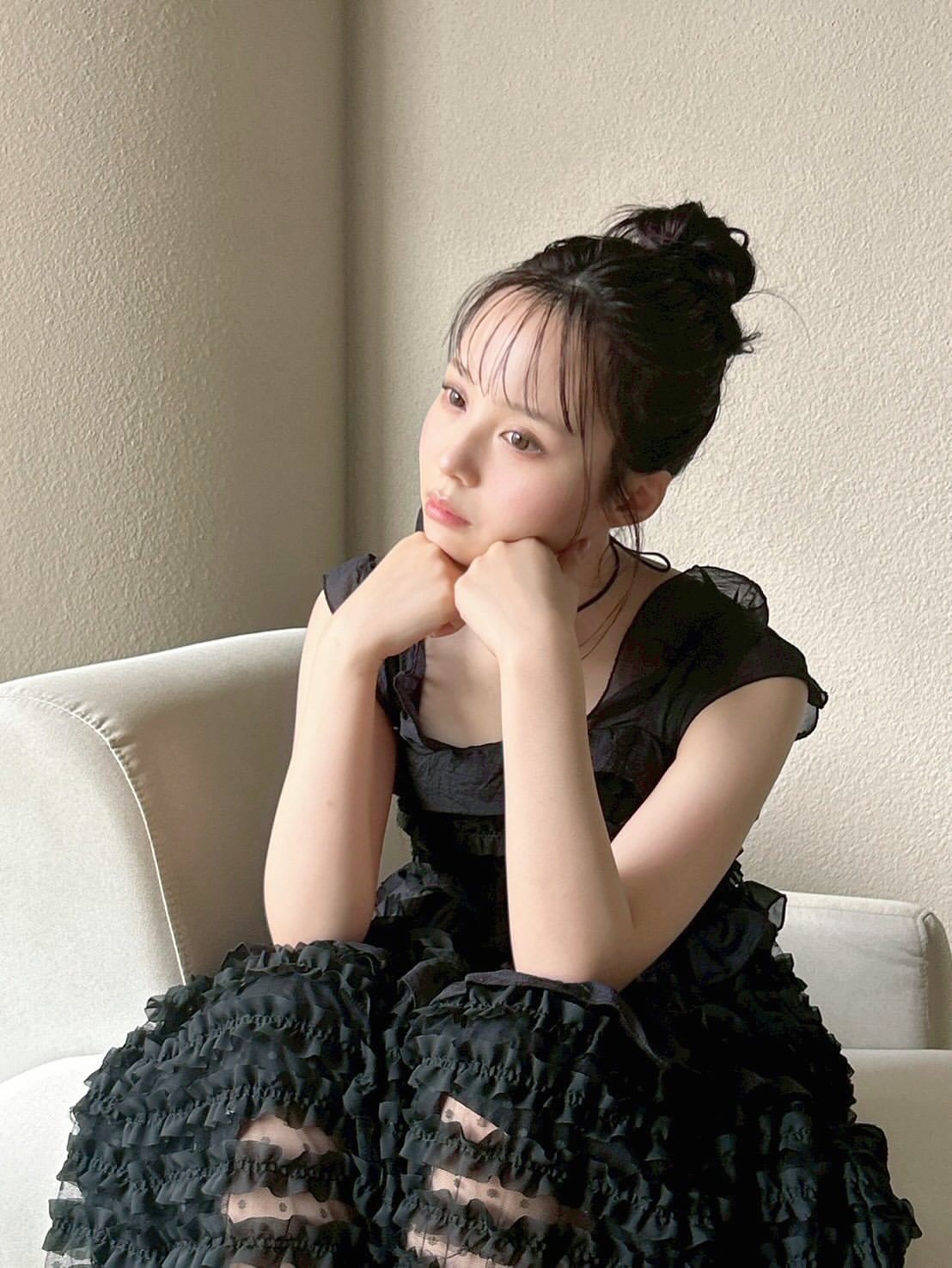 佐藤璃果「9月16日発売EX大衆10月号に掲載して頂いています♡みてね🖤🩷」