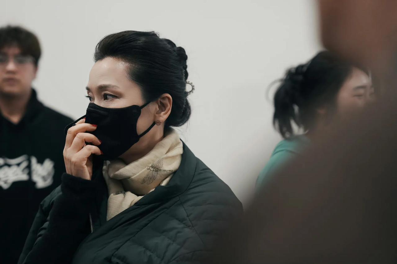 愚人节当天内娱站姐团建，唐诗逸的站姐发了何赛飞。[捂脸]隔着屏幕，都能想到到唐诗