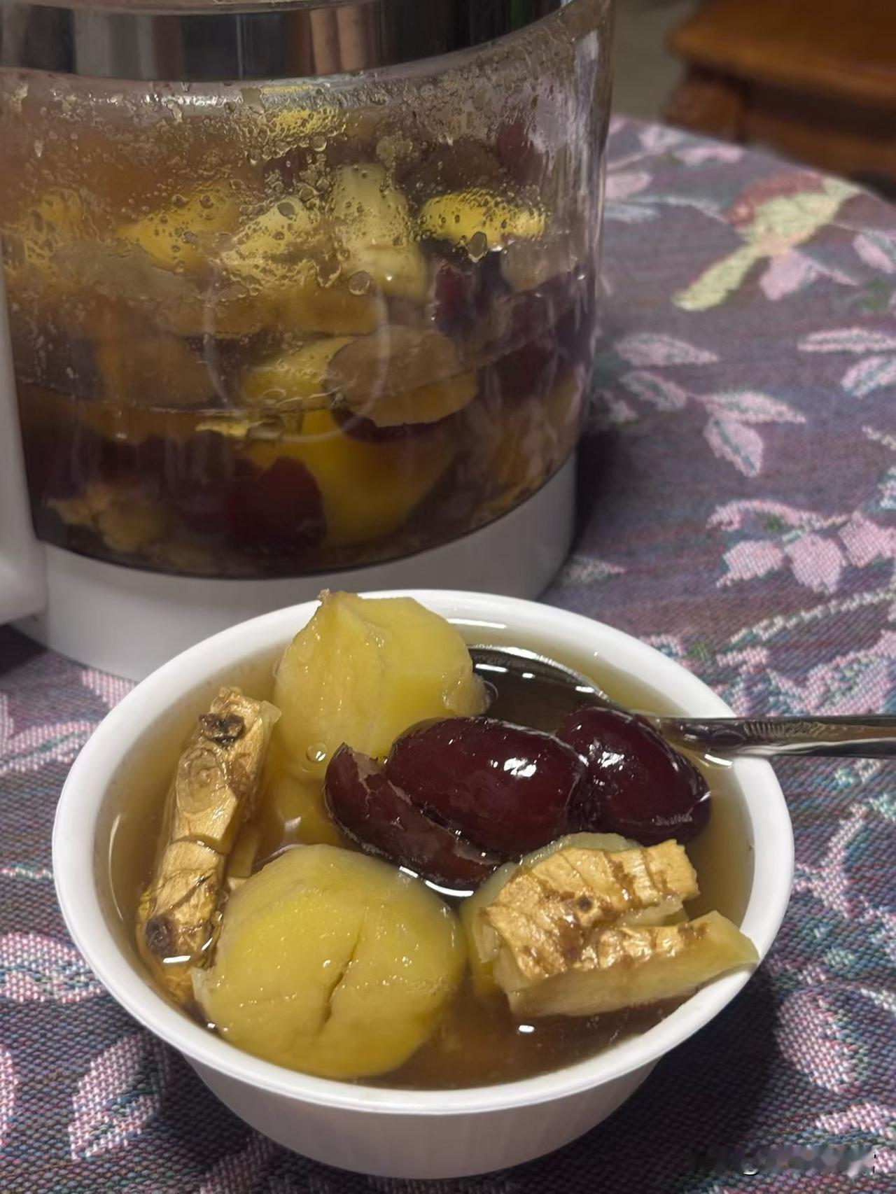 🍠 老广版番薯姜枣糖水｜暖胃又暖心的深夜小甜汤
 
今晚突然馋这口暖乎乎的甜汤