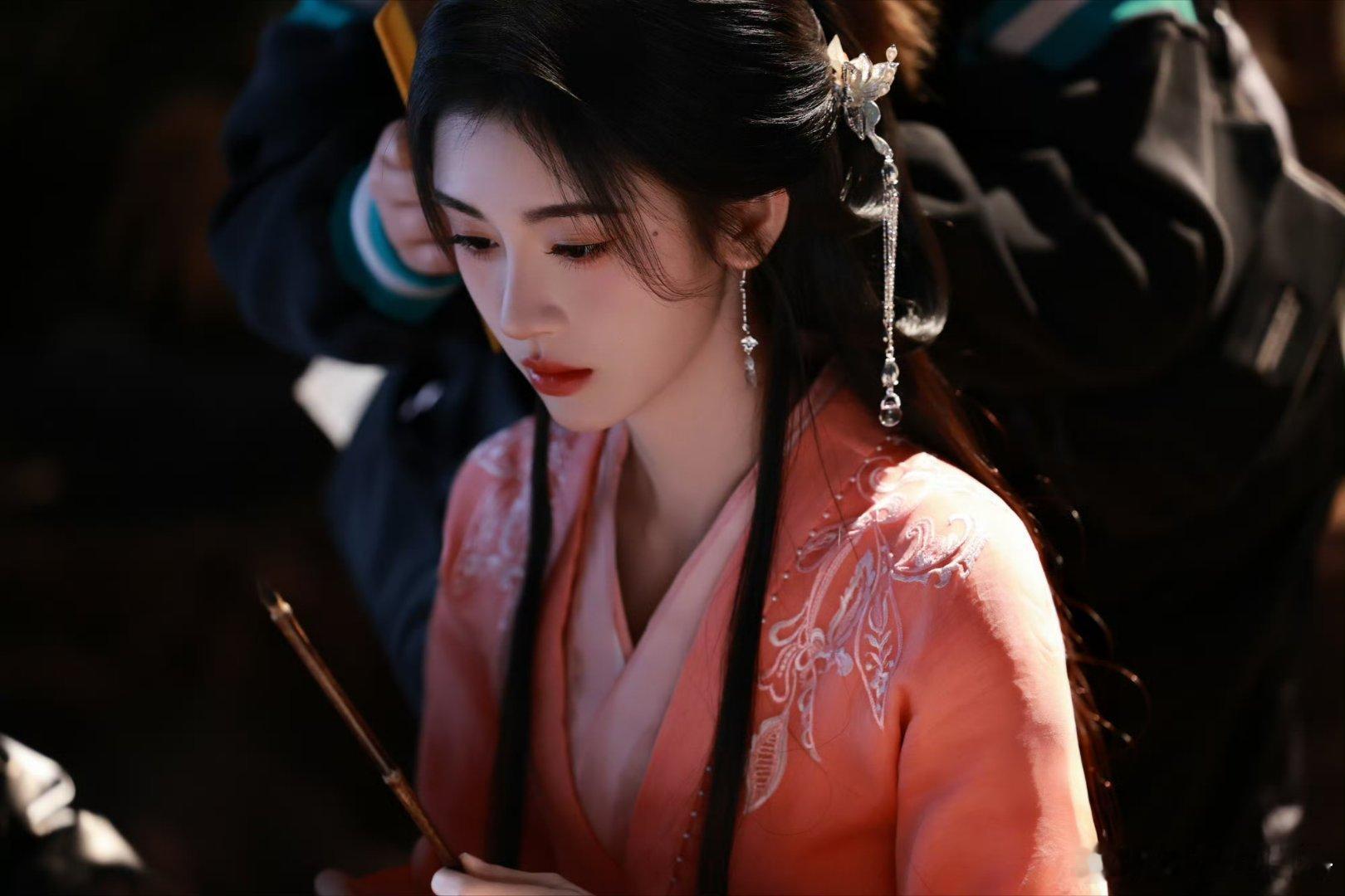 鞠婧祎 jjy鞠婧祎露芜衣 jjy鞠婧祎姜黎非 从来都不是命运来选择 而是我选择
