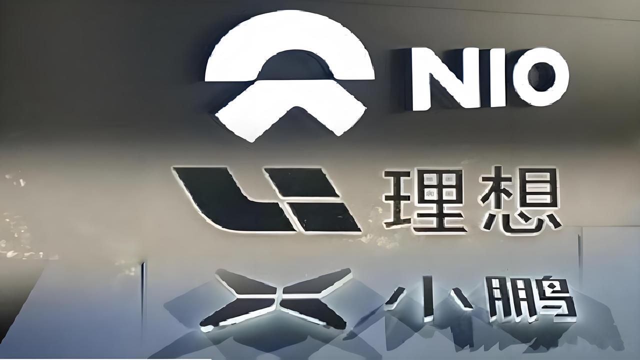 理想蔚来小鹏2025年第三季度数据对比
品牌 ：7月份，   8月份，  9月
