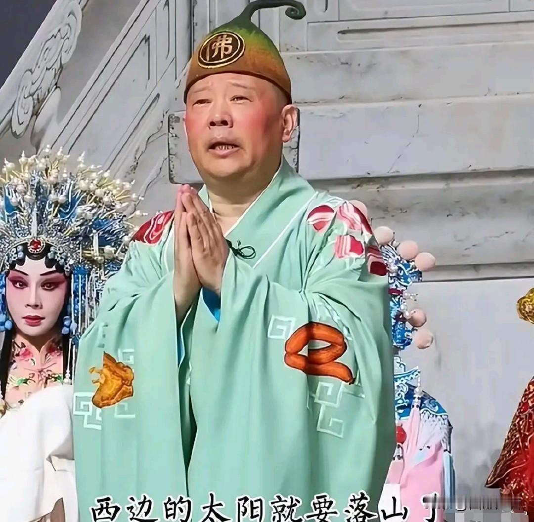 郭德纲武汉演出篡改红歌被立案调查！这次恐怕真笑不出来了

今年7月在武汉的一场演