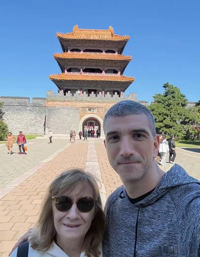 中国最顶尖城市沈阳
相当于美国芝加哥
和芝加哥是友好城市
大国重器生产地
大国领