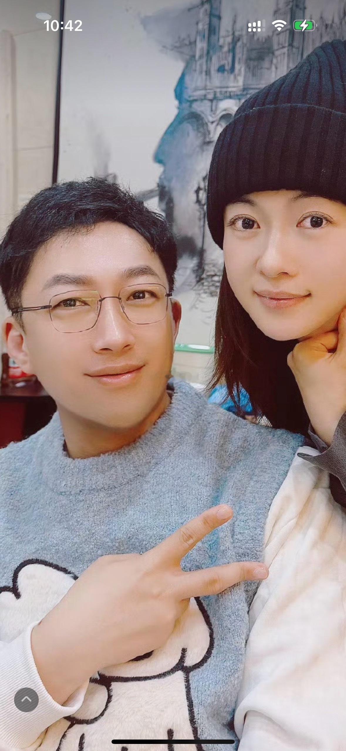 于正说他没有磨皮没有瘦脸，估计本来就长得像吉他拨片吧。 ​​​