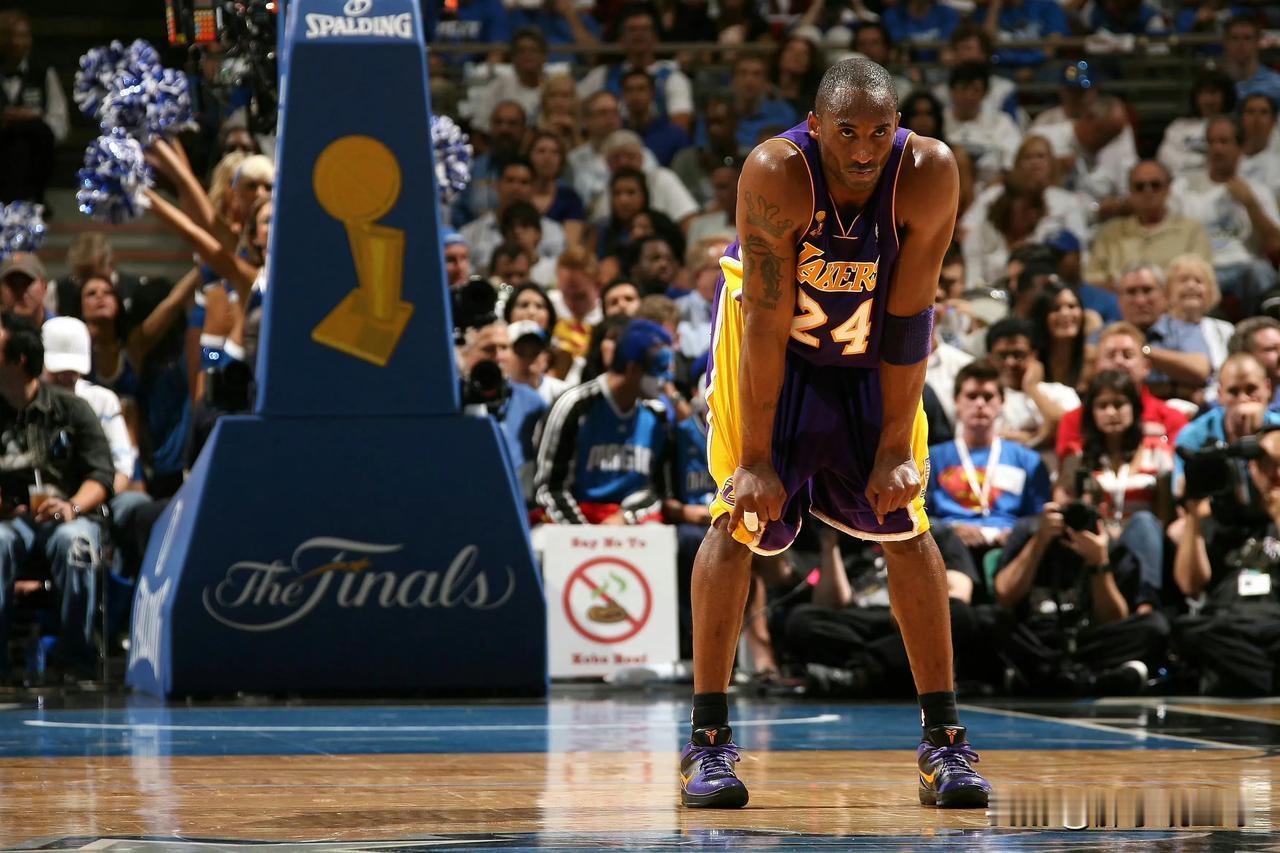 在辉煌的篮球史上，科比·布莱恩特的第13个赛季——08-09赛季，无疑是他职业生