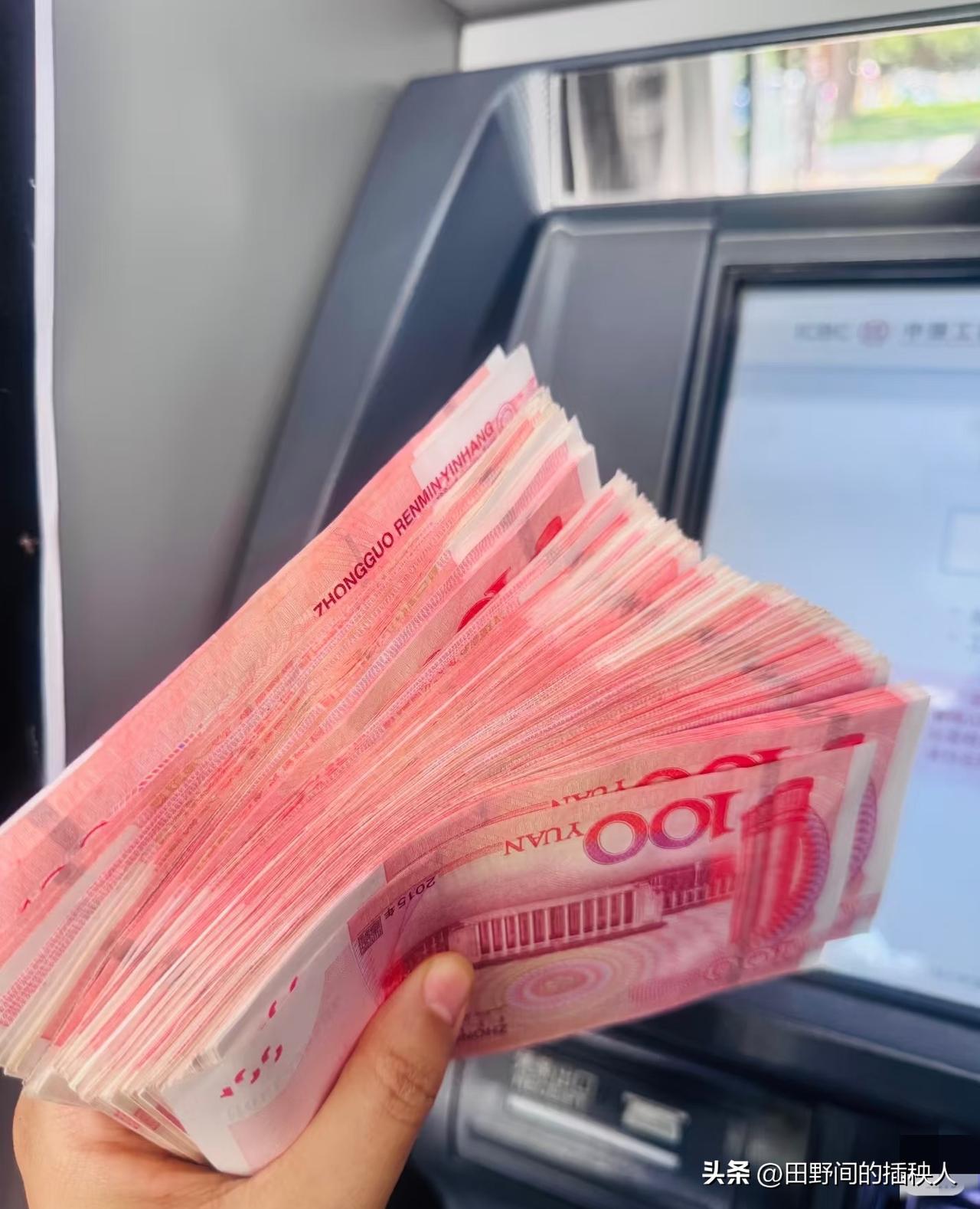 每个人，
一定要存钱，
我一直坚持存钱，现在52岁的我已经存了60万了，单亲，一