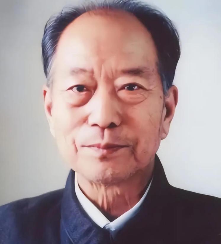 他判刑13年至死未平反，10万人送行墓前立百碑，百姓说不能忘了他。2004年5月