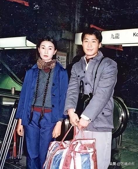 真不敢相信，以前的大明星可以这么接地气。
比前呼后拥，保镖助理一大堆好。