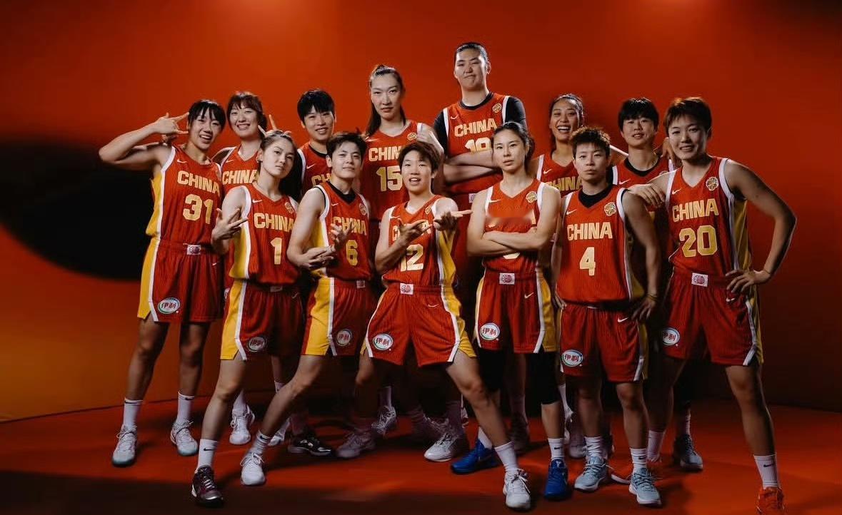 希望中国女篮今晚首发阵容如下

中锋，当然是中国女篮当家球星韩旭，主要是让她尽快