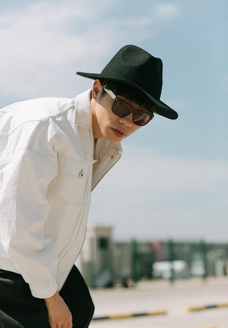 李行亮说很后悔参加再见爱人以前对他的印象就是唱歌好听的歌手现在上完综艺就是他的感