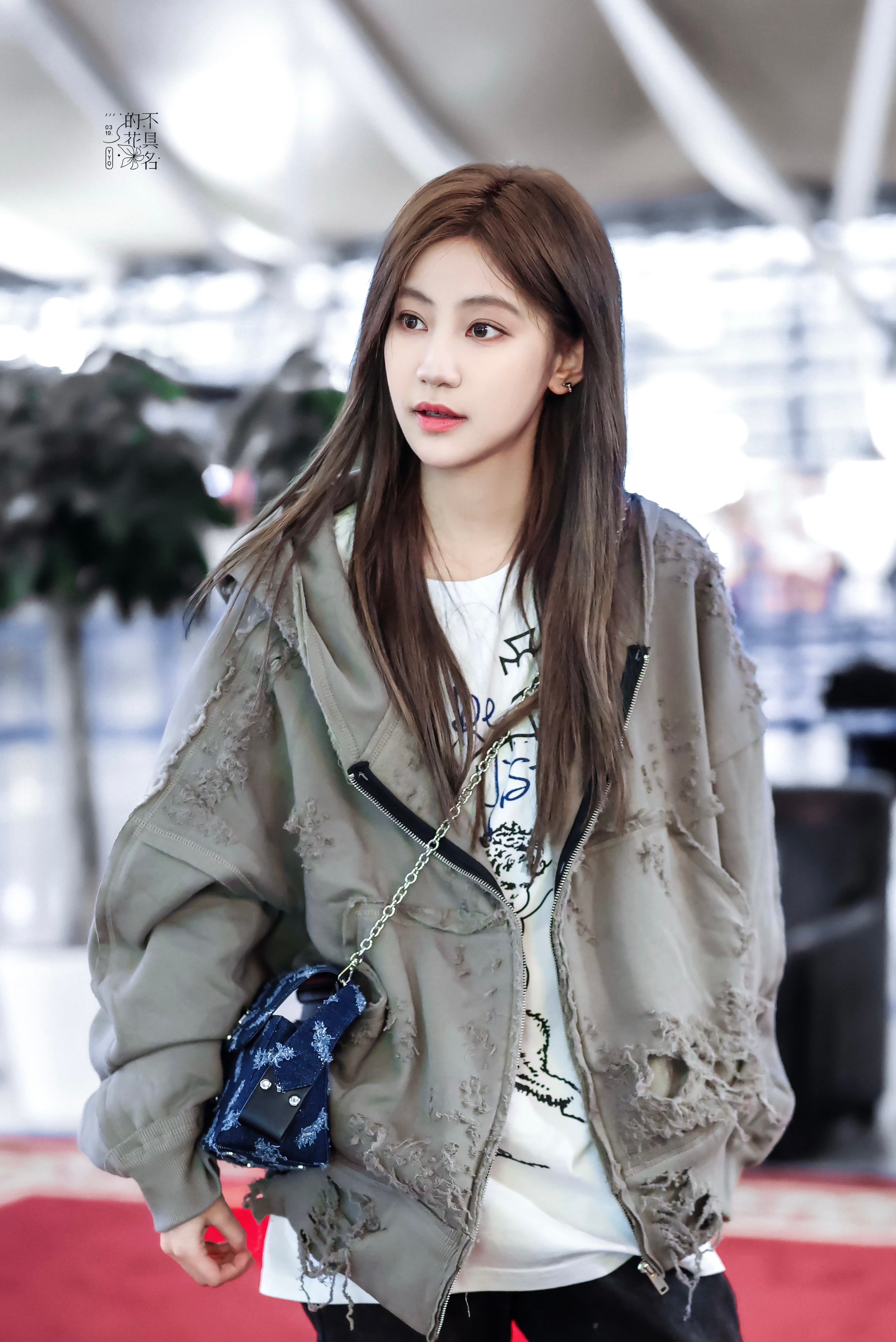 袁一琦已出发巴黎时装周将出席Vivienne Westwood & SHIATZ