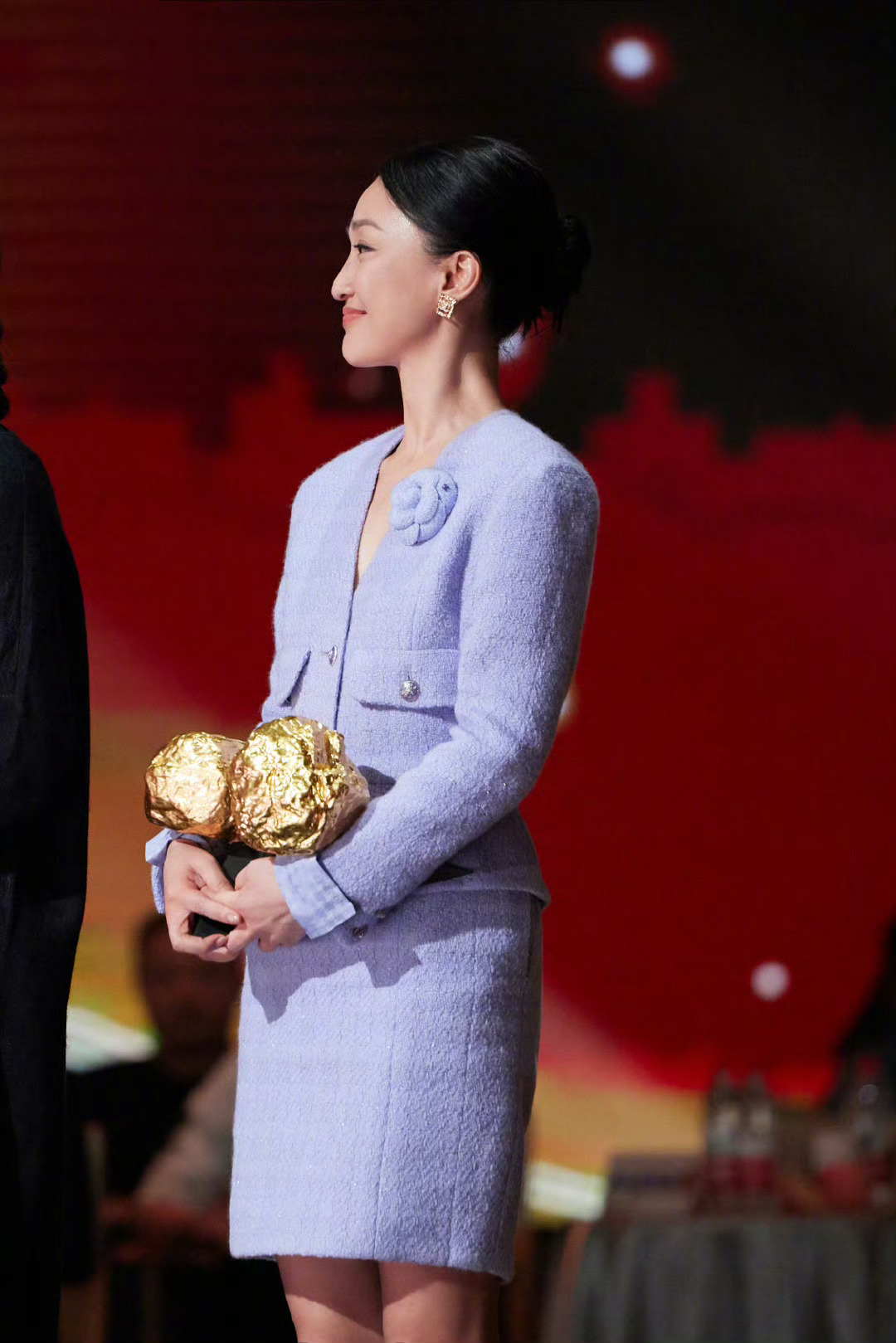 #周迅一口气拿了两个导协年度女演员#你永远可以相信周迅的演技，周公子就是华语影坛