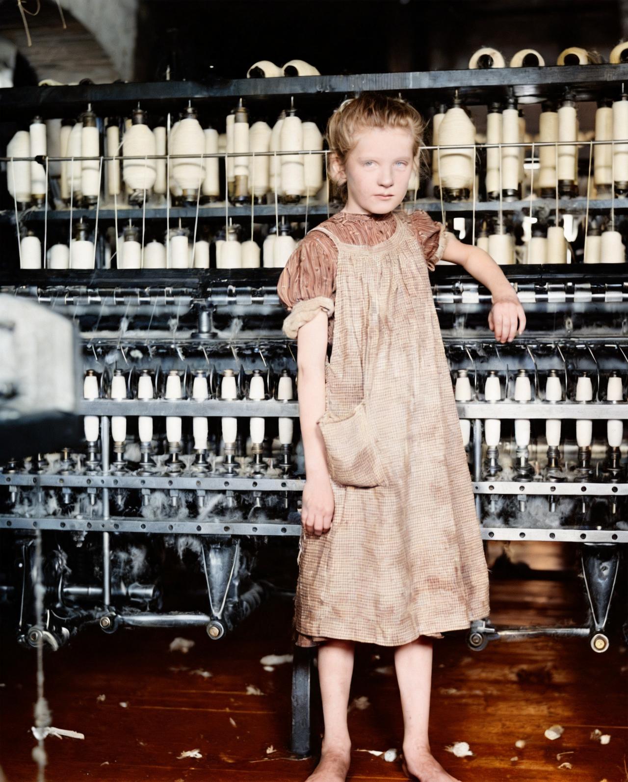 一百二十多年前世界各国都存在普遍使用童工的情况。这些童工只有六岁甚至更小，年龄最