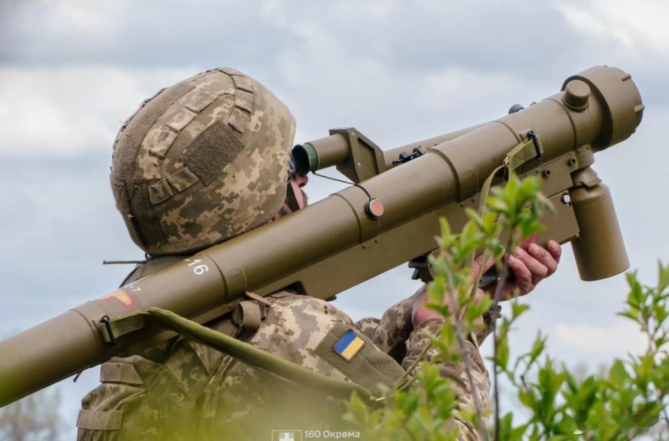 中国产的FN-16（前卫-16）单兵便携式防空导弹系统，被发现装备于乌克兰武装部