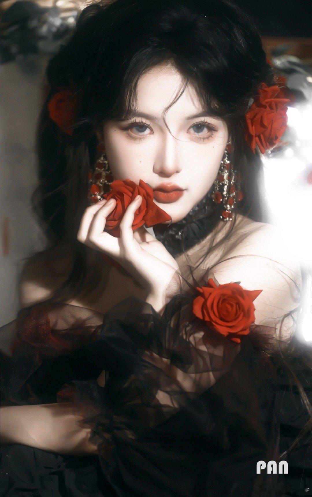 #摄影##画画素材##潘呀潘潘工作室# “颠倒世界的一万六千亩玫瑰凋落了，但你的