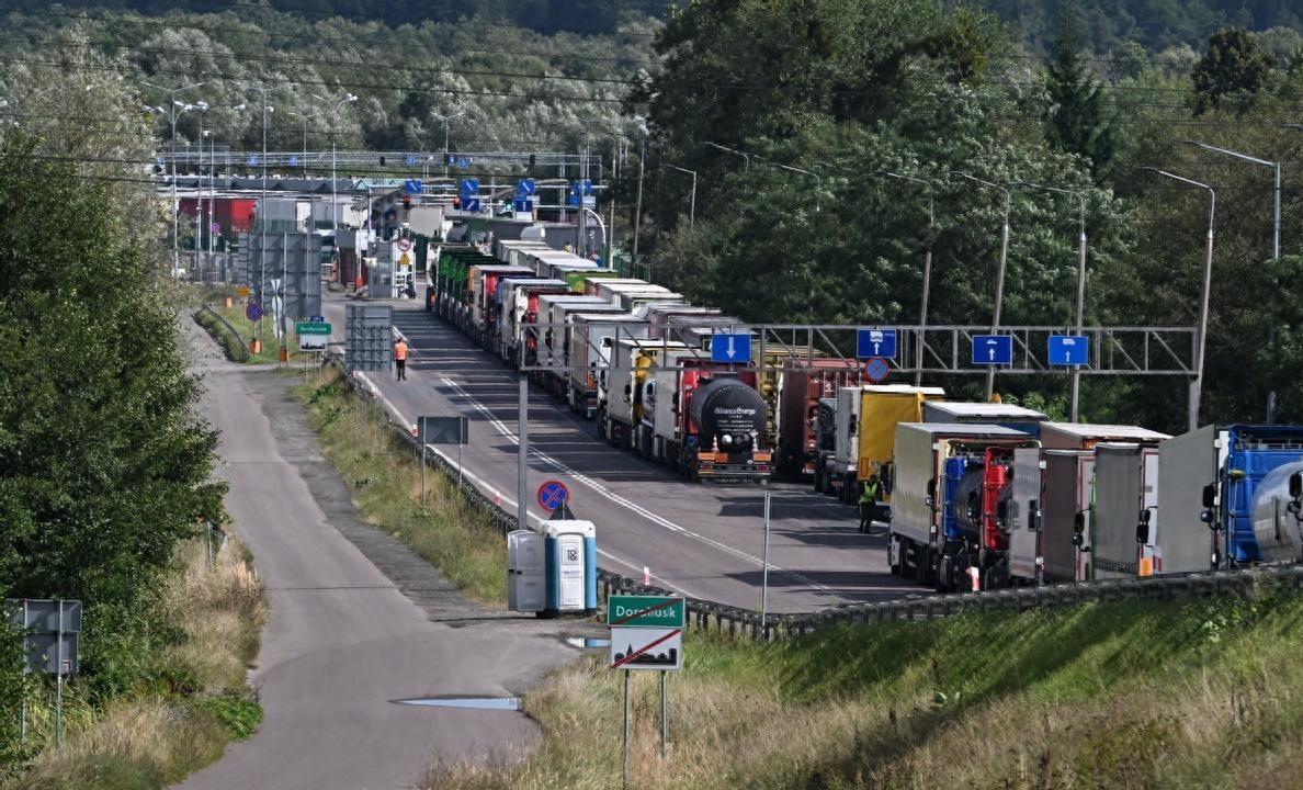 上次中欧班列停运，是因为波兰关闭了边境,现在又来了。当地时间10月30日，波兰政