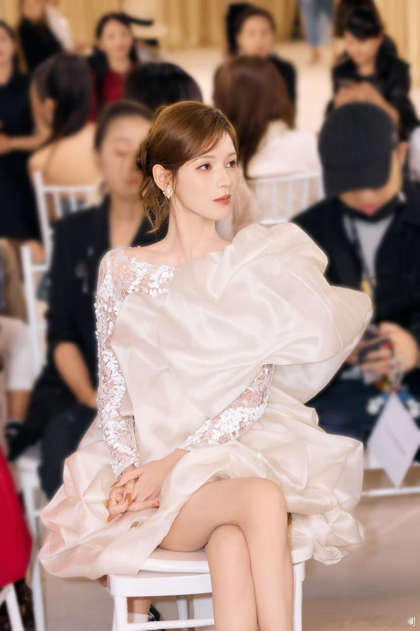 张予曦怼脸 好歹毒的镜头好美的脸张予曦是什么女娲毕设啊，真的完全是bjd娃娃模型