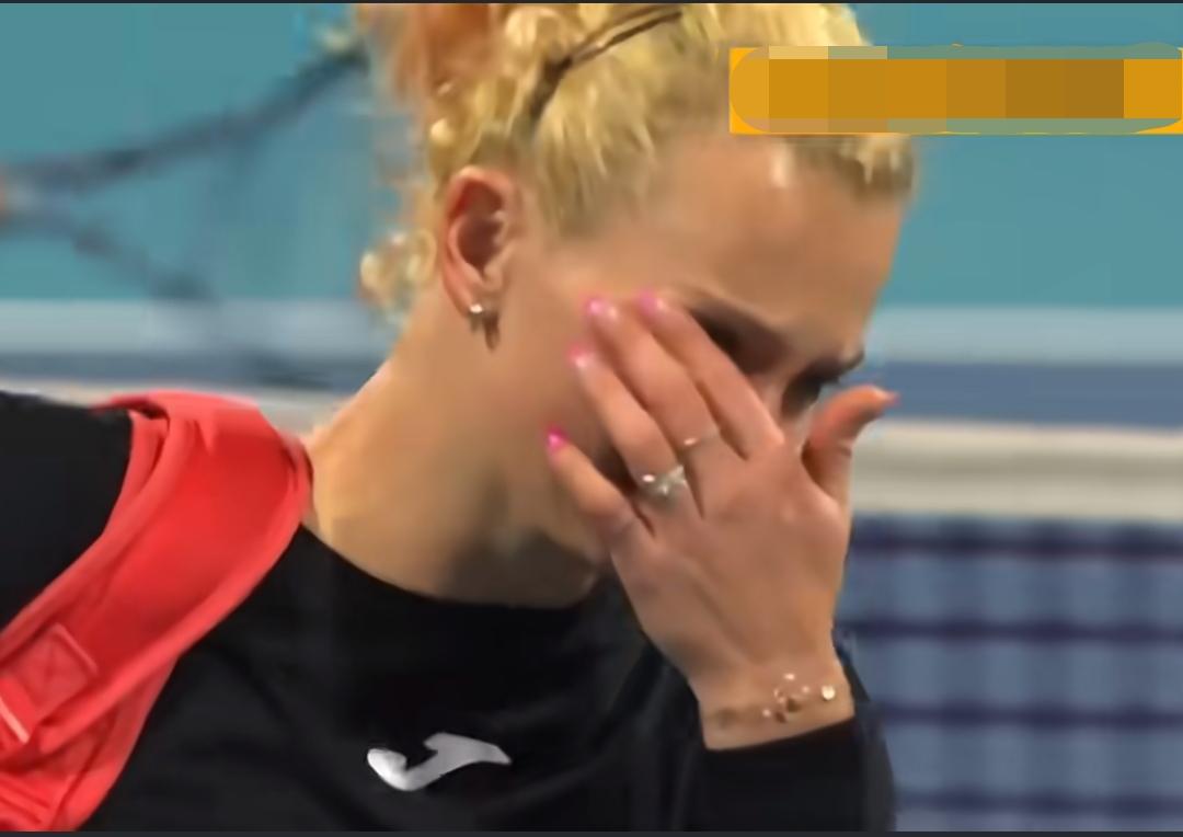 迈阿密公开赛女单赛场的一起突发事故:有“泡面娃”之称的西尼亚科娃在比赛中滑倒了两