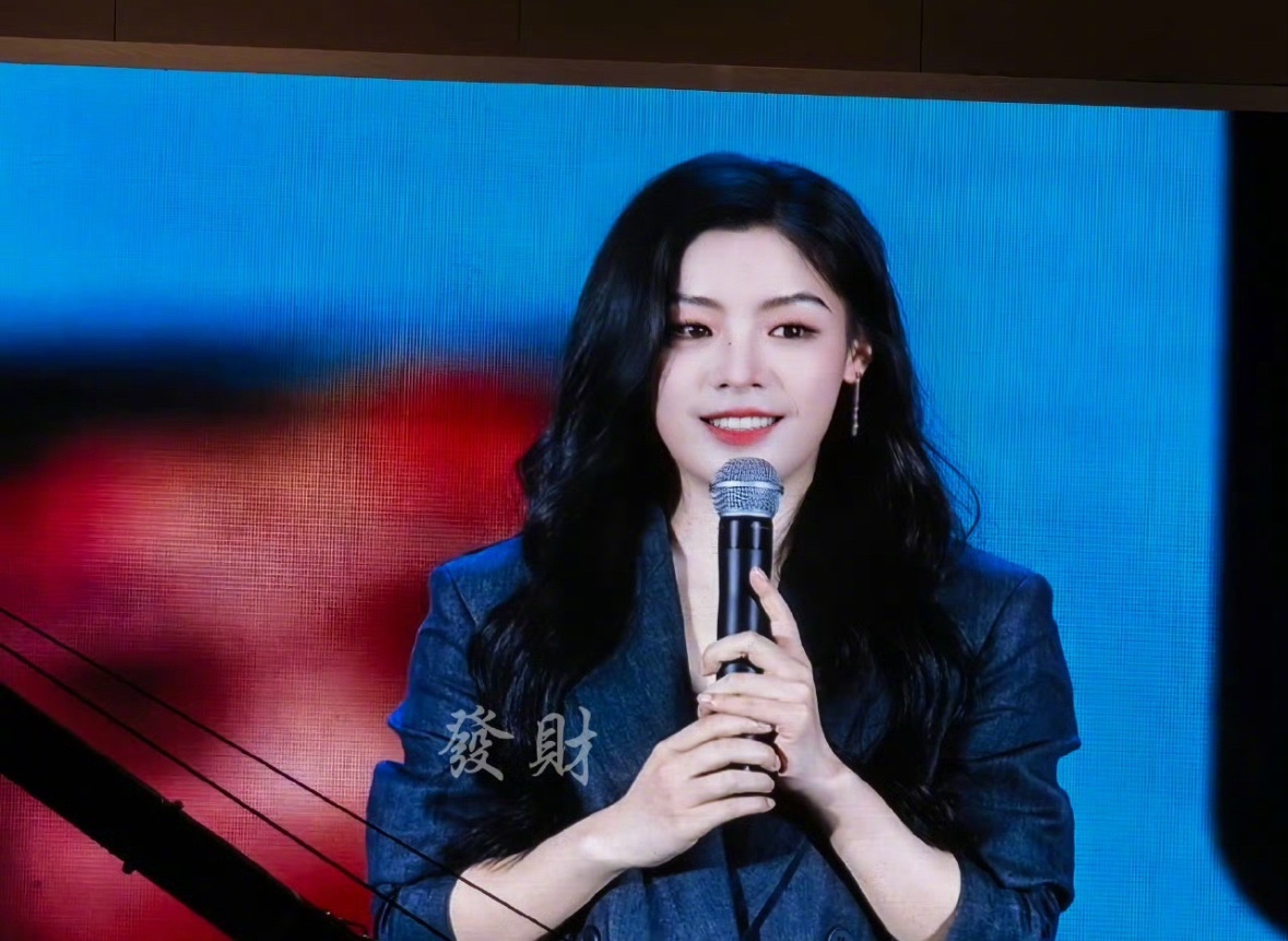 陈丽君和于适作为演艺界代表出席中国网络文明大会了，这什么水平？ 