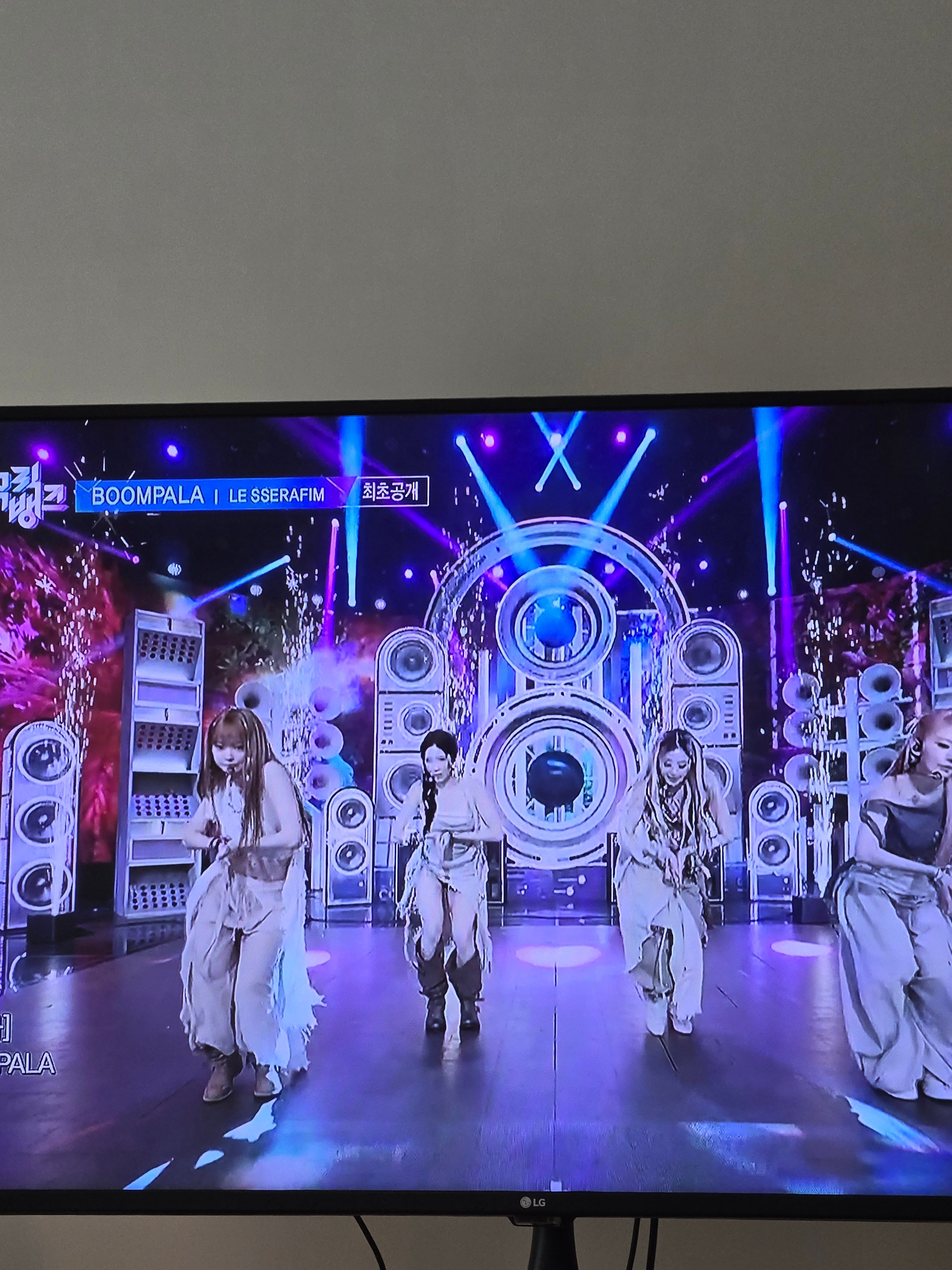 金采源 260522 wvs post“成员们送我的花💐祝贺我们回归 大家都真
