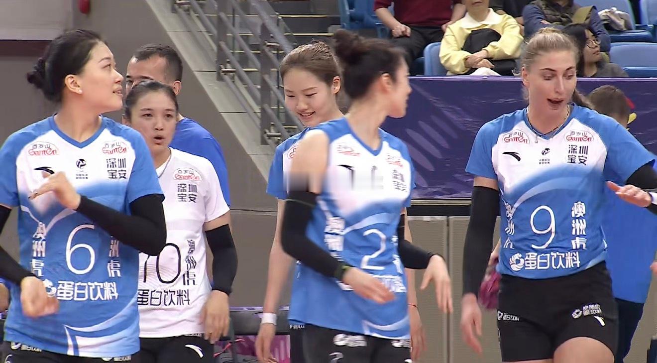 【广东深圳女排横扫四川获联赛两连胜】2025-2026中国女排超级联赛常规赛B级