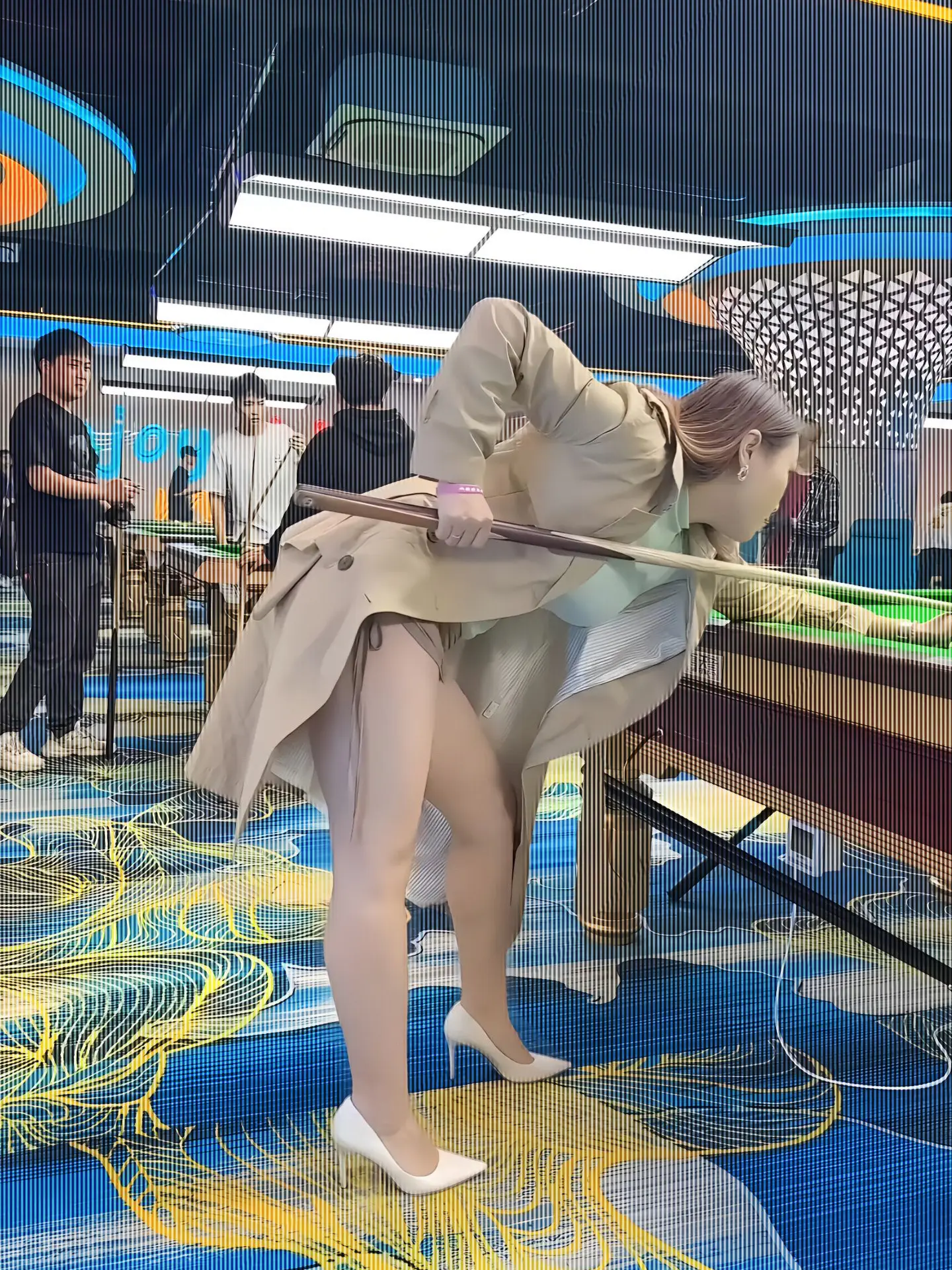 穿风衣有点施展不开