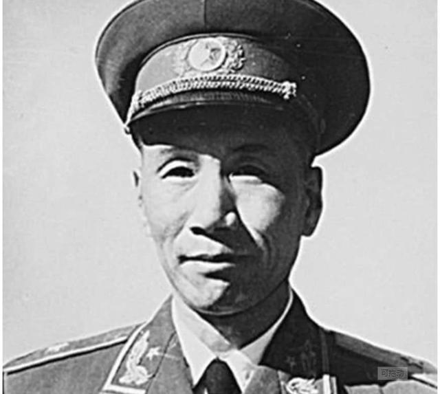 1941年，少将旅长率千人起义，深夜遭部下连捅三刀，死里逃生后成就传奇
 
19
