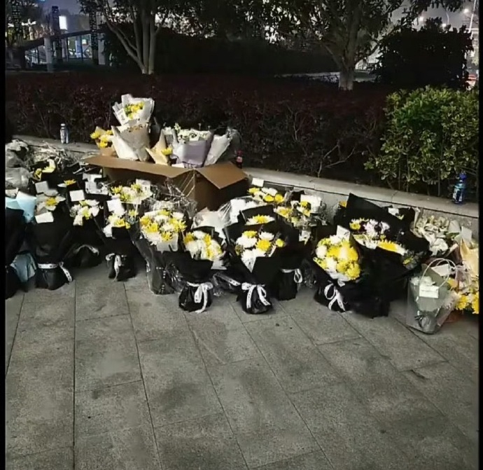 【受助学生得知张雪峰离世以为是造谣】受资助学生说张老师好好休息吧 3月24日，张