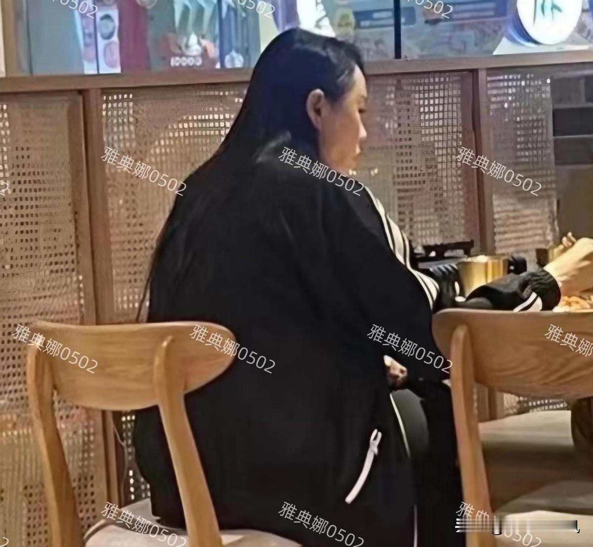 在这个信息爆炸的时代，我们往往被明星光鲜亮丽的一面所迷惑，当我们有机会近距离接触