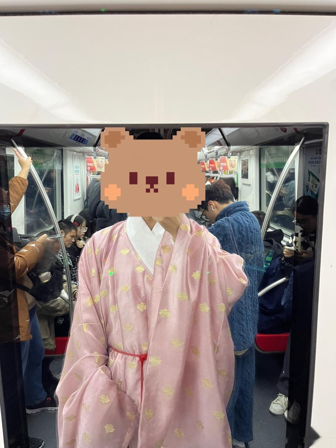 [哈哈] ​​​