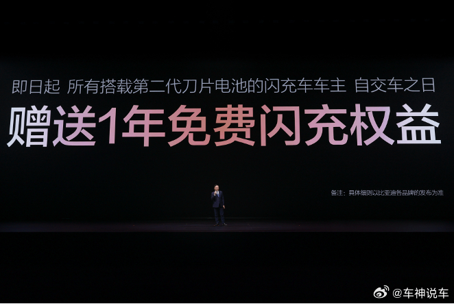 近期国际油价大幅上涨，国内 92 号汽油即将重返9 元时代，燃油车车主加满一箱油