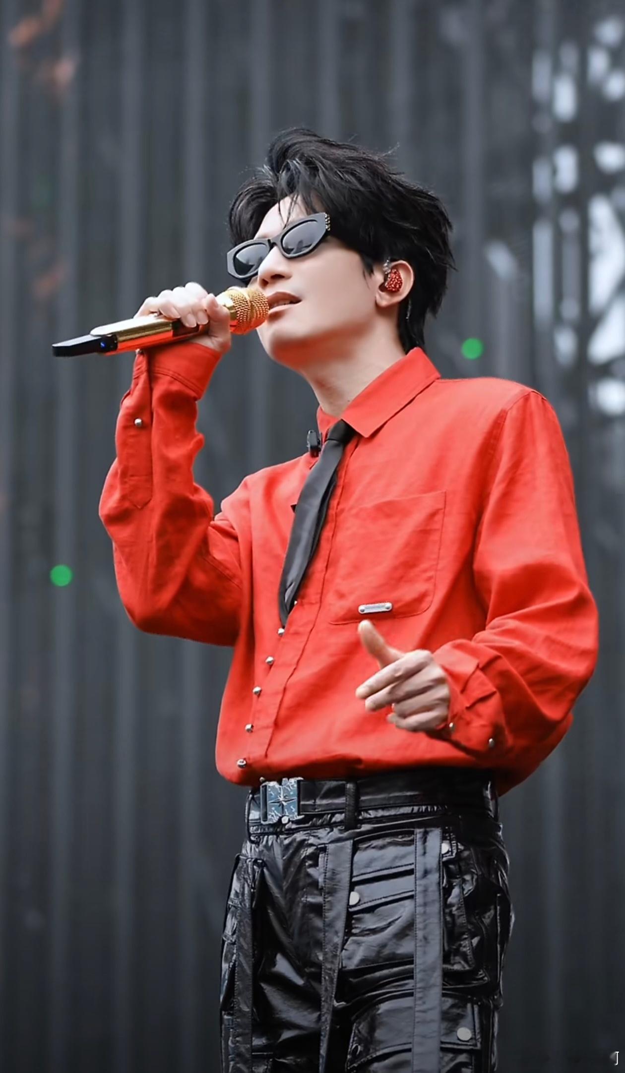 随便一截就这么帅，不敢想象今晚有多幸福陈楚生彩排圈粉路人 陈楚生荒芜之境演唱会