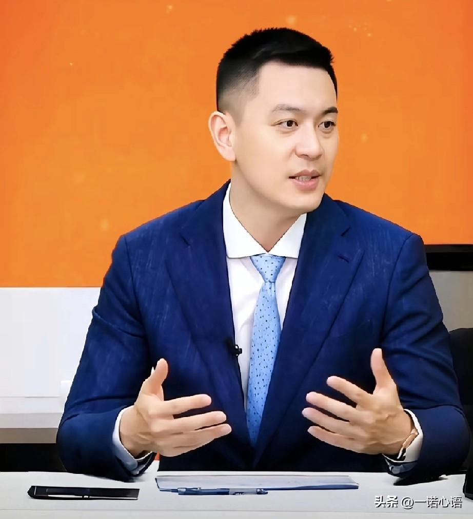 听了杨明解说辽宁队对北京队的比赛，感觉杨明是真专业，真有才。
现在坐在直播间的杨